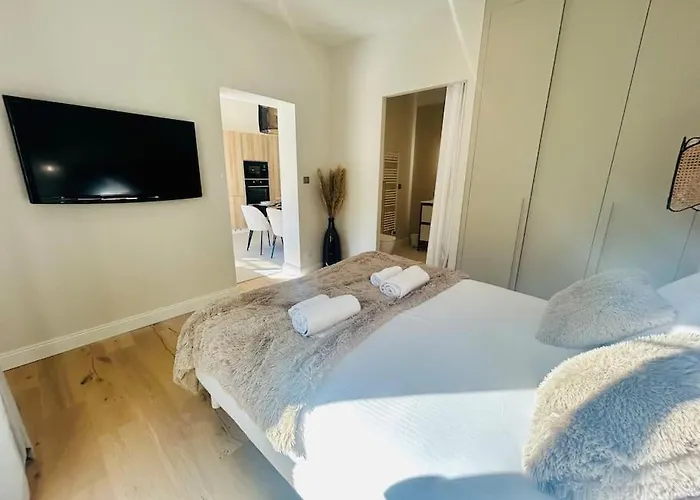 2-4pers 6'piedplage Terrasse Parking Wifi דירה *